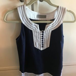 Liz Claiborne sleeveless scoopneck buttoned top
